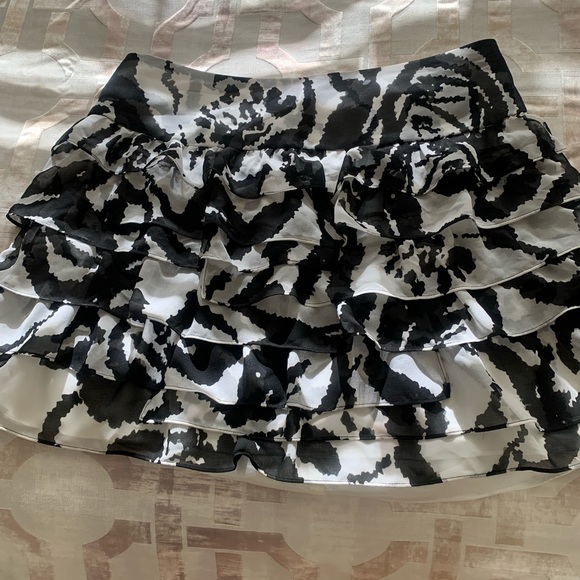 Express Ruffle Skirt - Picture 7 of 8